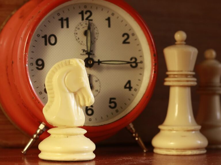 chess-pieces-and-clock