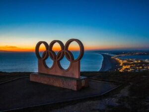 olympics-logo-statue